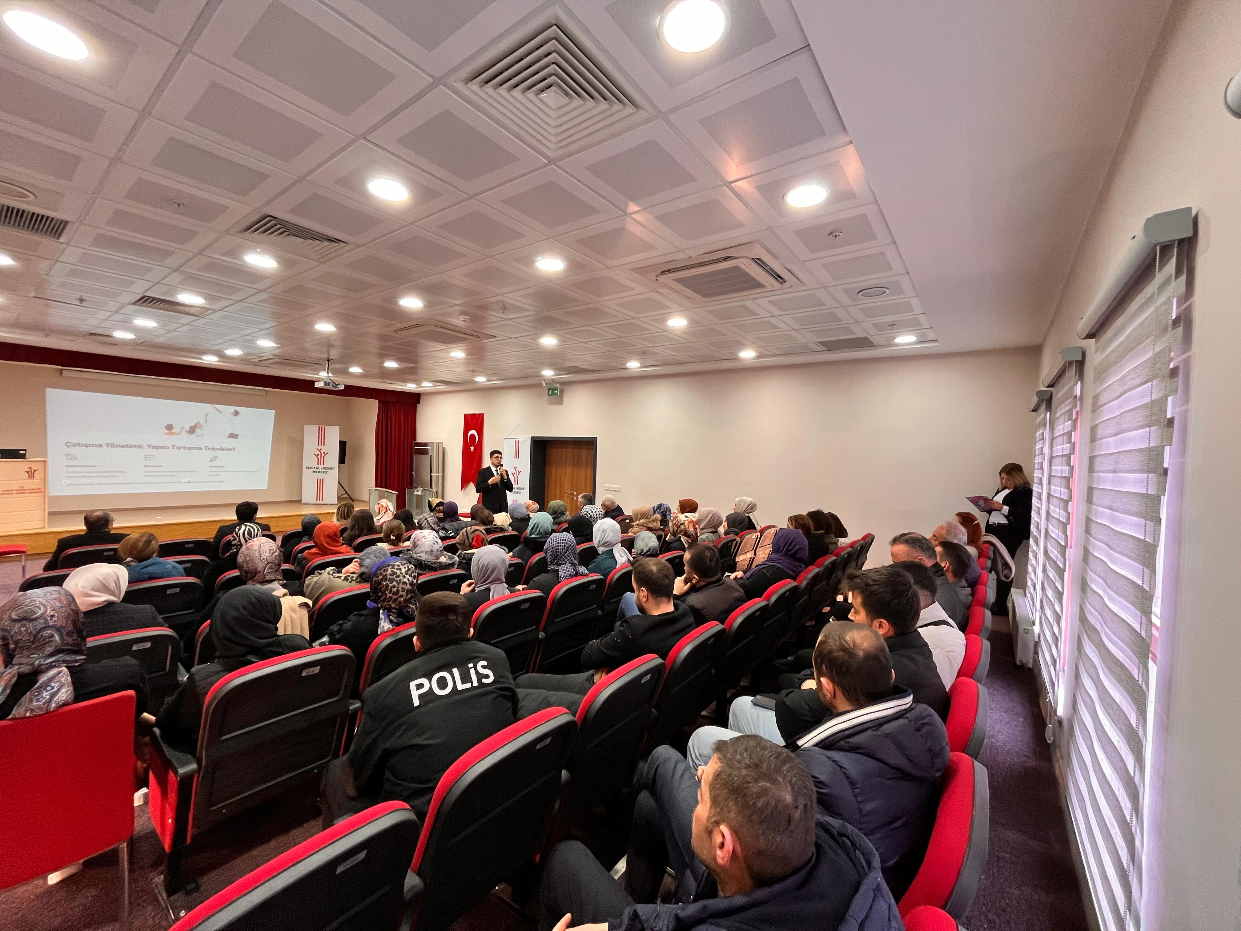 2025 Aile Yılı Kapsamında Aileyi Güçlendiren Seminerler Merkezimiz Öncülüğünde Gerçekleştirildi