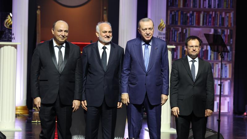 İlim Yayma Ödülleri sahiplerini buldu