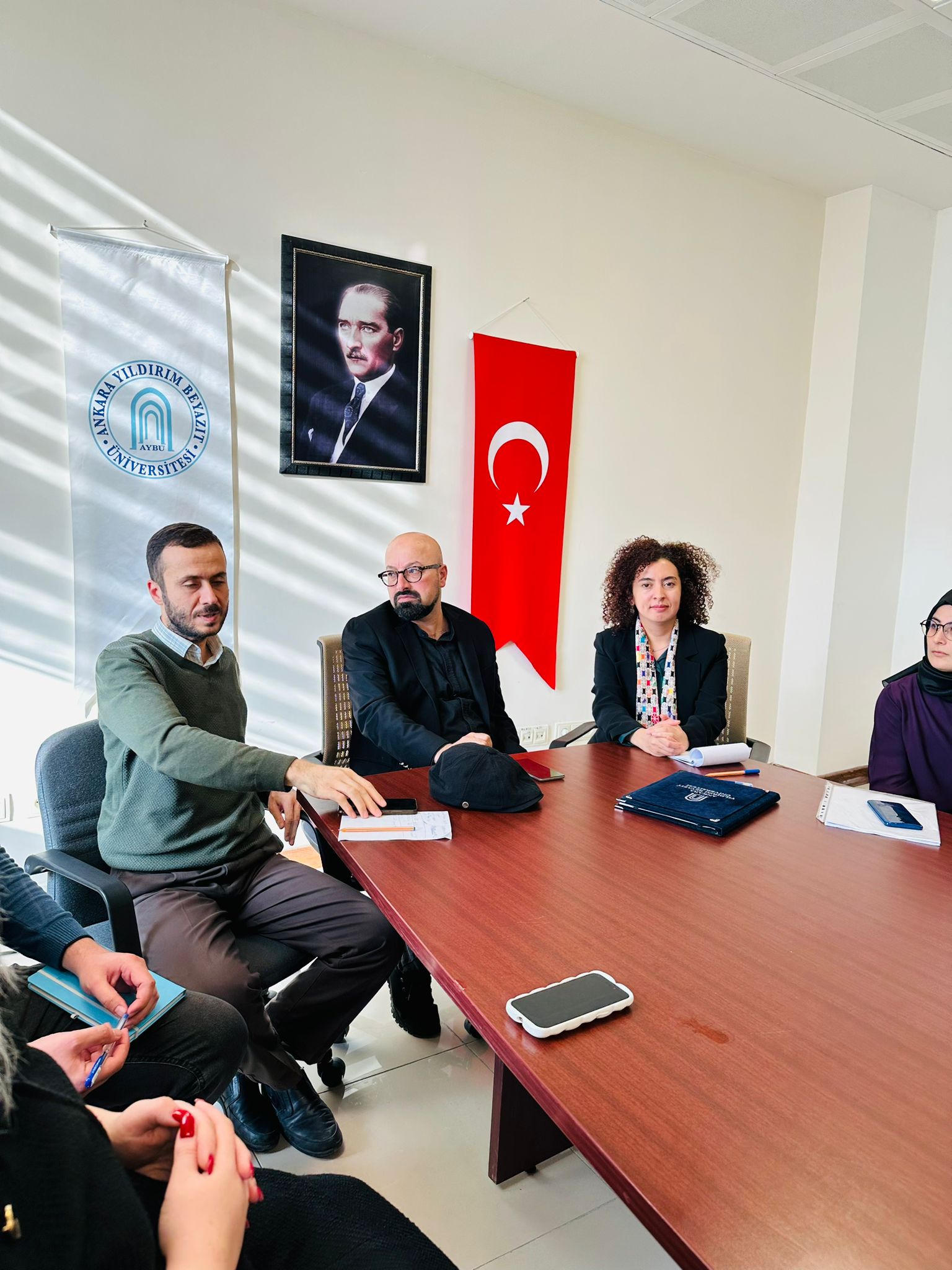 Dekanımız, Dekan Yardımcılarımız ve fakültemizde görev araştırma görevlilerinin katılımıyla toplantı düzenlenmiştir.