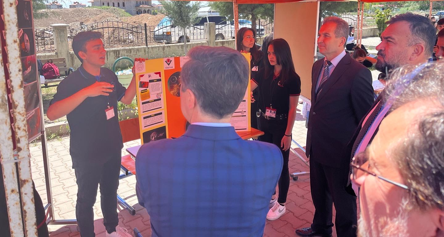 Çubuk Fen Lisesine TÜBİTAK Fuarı ziyareti