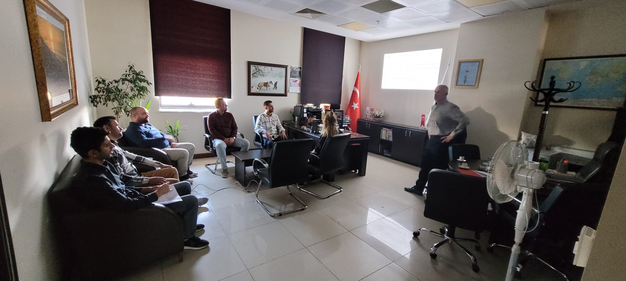 Kurumsal Akreditasyon Programına hazırlık kapsamında Dekanlığımız idari personeline yönelik bilgilendirme toplantısı gerçekleştirilimiştir.