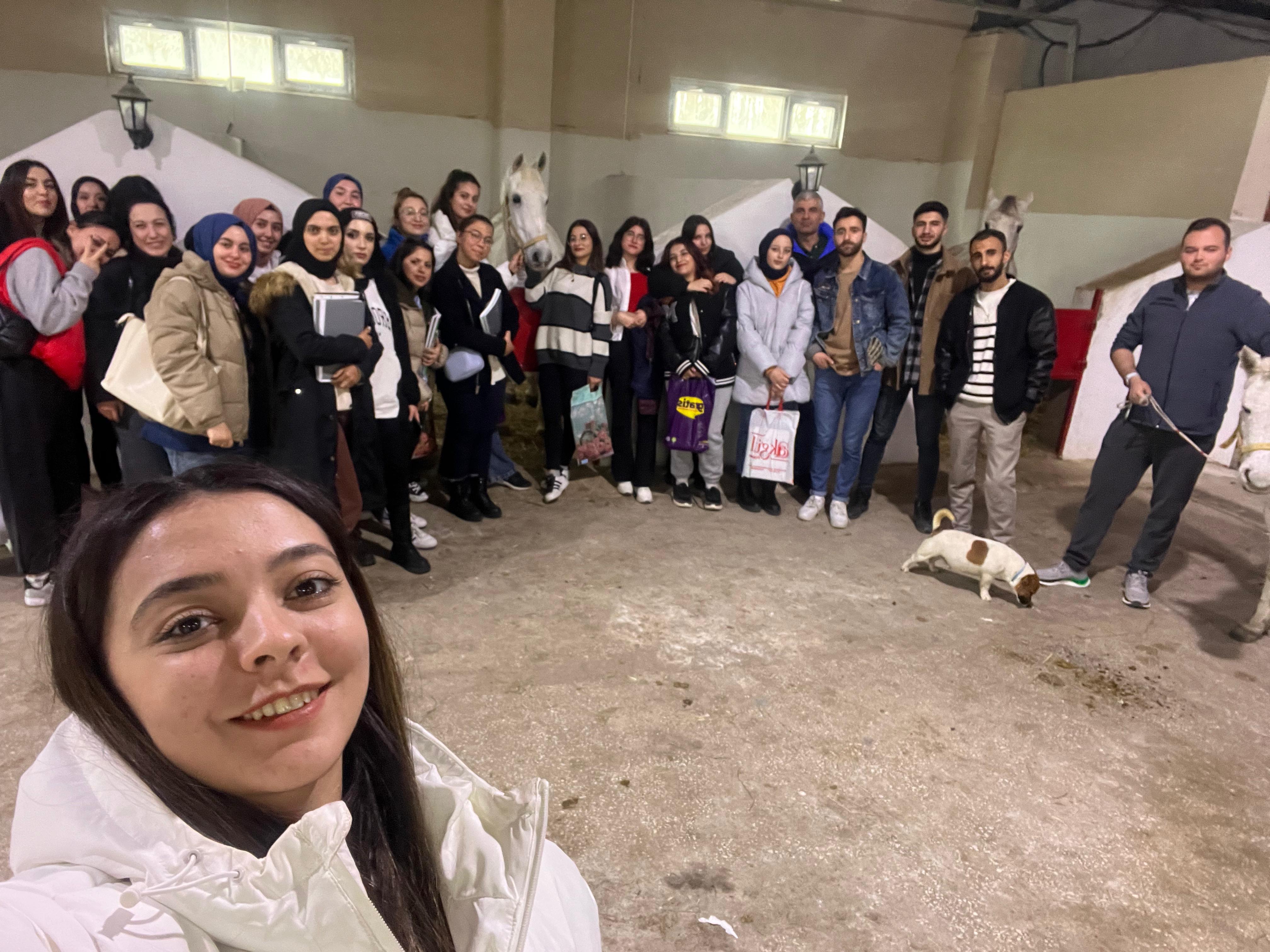 AYBÜ SAĞLIK BAKIM HİZMETLERİ BÖLÜMÜ ÖĞRENCİLERİNE ATLI TERAPİ EĞİTİMİ