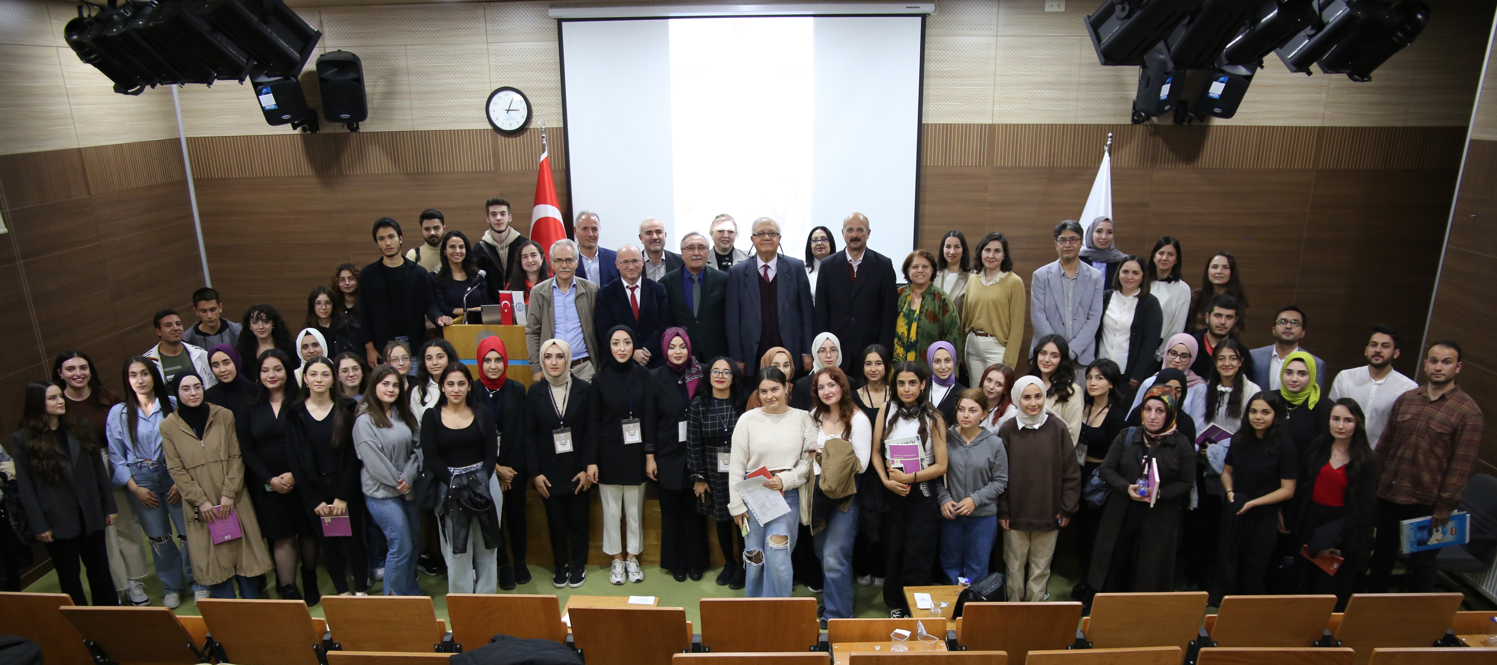 Üniversitemizde PROF. DR. Cemal Kurnaz Konferansı Düzenlendi