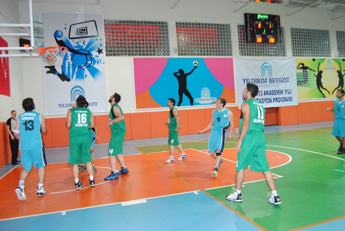 Üniversitemiz Erkekler Basketbol Takımımız ile Ulubeyspor Kulübü' nün Müsabakası