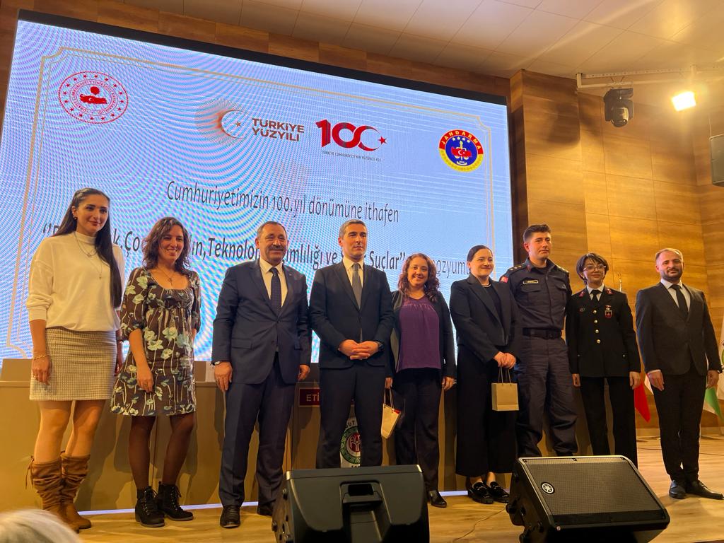 Cumhuriyetimizin 100. Yıl Kutlamaları Kapsamında "Bağımlılık, Çocuk, Kadın, Teknoloji Bağımlılığı ve Siber Suçlar" Sempozyumu Düzenlenmiştir