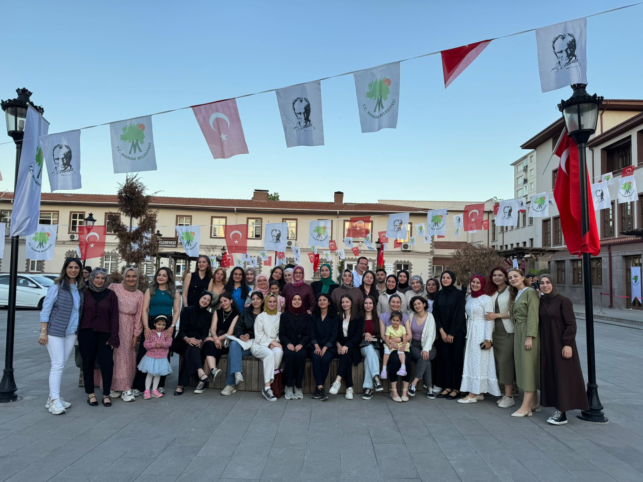 20 Mayıs Çocuk Gelişimciler Gününde 2025 Yılı Mezunlarımızla Yemek Buluşması Gerçekleştirildi.