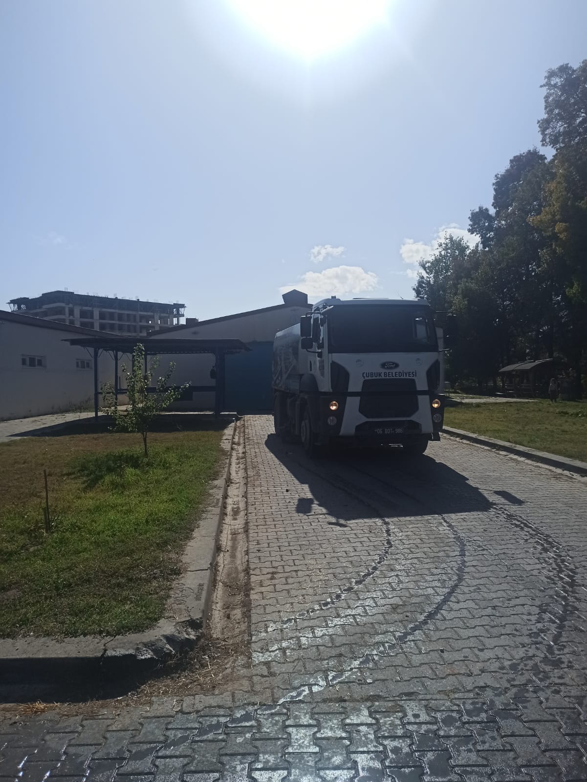 TESİSİMİZ AHIR VE MENEJ ALANLARI İLAÇLANDI