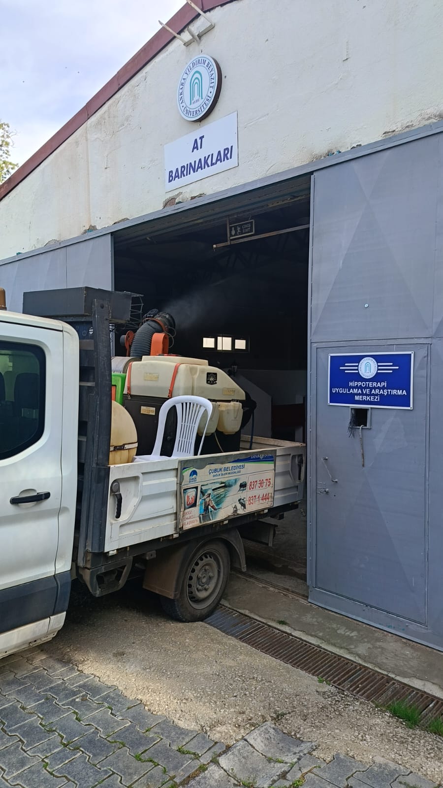 Atların Yaşam Alanları Haşereler ile Mücadele Kapsamında İlaçlandı